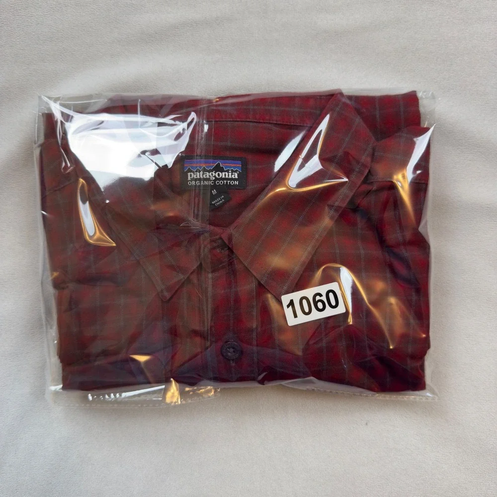 Patagonia Mens Organic Cotton Plaid Long Sleeve Button Up Shirt Red Med 53837‎